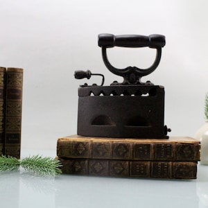 Vintage Iron Coal Iron antique Charcoal iron 1890&#39;s iron Cast Coal