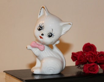 Vintage. Cats Figurine 70s Decoration Porcelain Antique Collectible Home Decor White Pink Bow Very Sweet