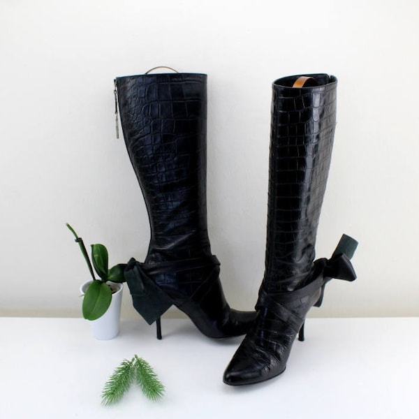 Vintage. Vero Cuoio Exte leather boots black with leather bow size EU 38, UK 5, US 7 extravagant boots to go out