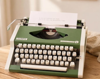 Olympia Traveller de Luxe typewriter, green – 1970s vintage – QWERTZ – with case – fully functional