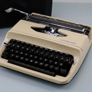 Privileg 270 in light brown vintage typewriter Technical maintenance carried out Very high quality good condition