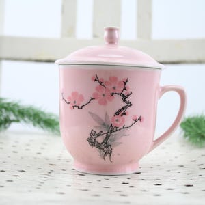 Vintage tea cup with lid Jingdezhen ceramic porcelain handmade with cover