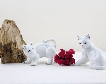 Vintage. 2 cats figures Cortendorf from the 70s Decoration from porcelain Antique Collectible Home Decor White cute cats Baby