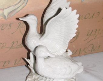 Figura de pato de la decoración de los años 70 realizada en porcelana cerámica.