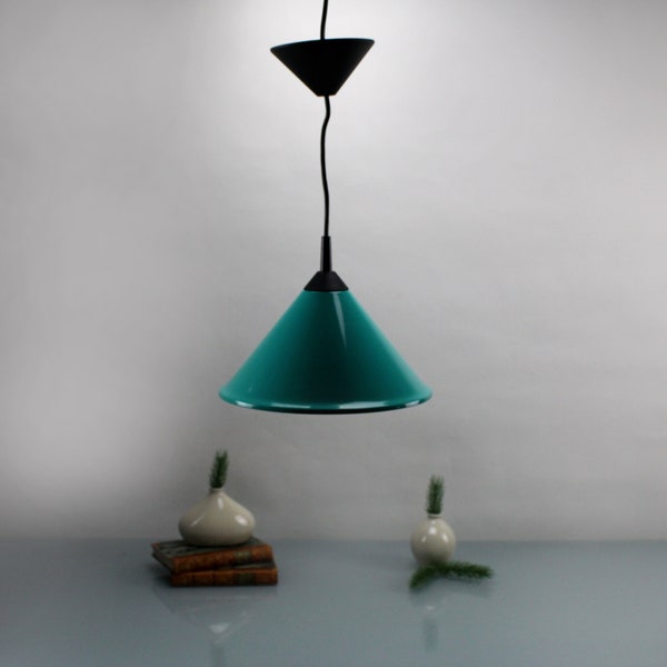 Vintage. Industrial metal lampshade ceiling lamp Green metal sheet lamp Industriel style Bauhaus lamp Brillant