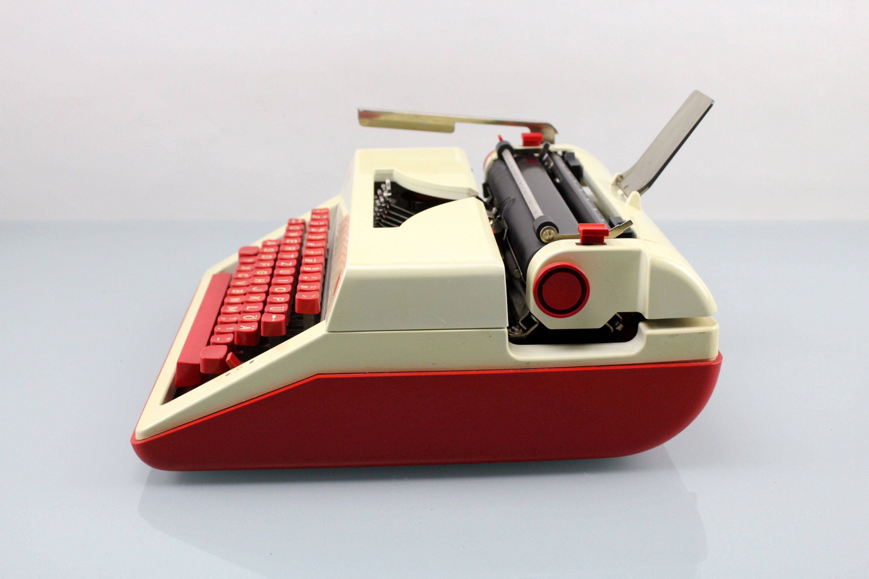 Typewriters White Functional Typewriter MAINTENANCE Complete ribbon NEW