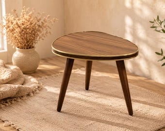 Vintage Mid-Century Flower Stand – Tripod Side Table with Wood Decor – Retro Plant Stand – Kidney-Shaped Table Style – 1960s