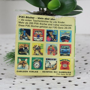 K&ouml;nnte beinhalten: Ein gelber und blauer Buchumschlag mit dem Titel "PIXI-B&uuml;cher - klein aber oho!" und dem Text "die ersten Taschenb&uuml;cher f&uuml;r alle Kinder. Mehr als 200 PIXI-B&uuml;cher sind bisher erschienen. Diese PIXI-B&uuml;cher geh&ouml;ren zur FIXI-Serie 28/29:"  Der Umschlag zeigt eine Gitterstruktur mit neun bunten Illustrationen von Kinderbuchumschl&auml;gen.