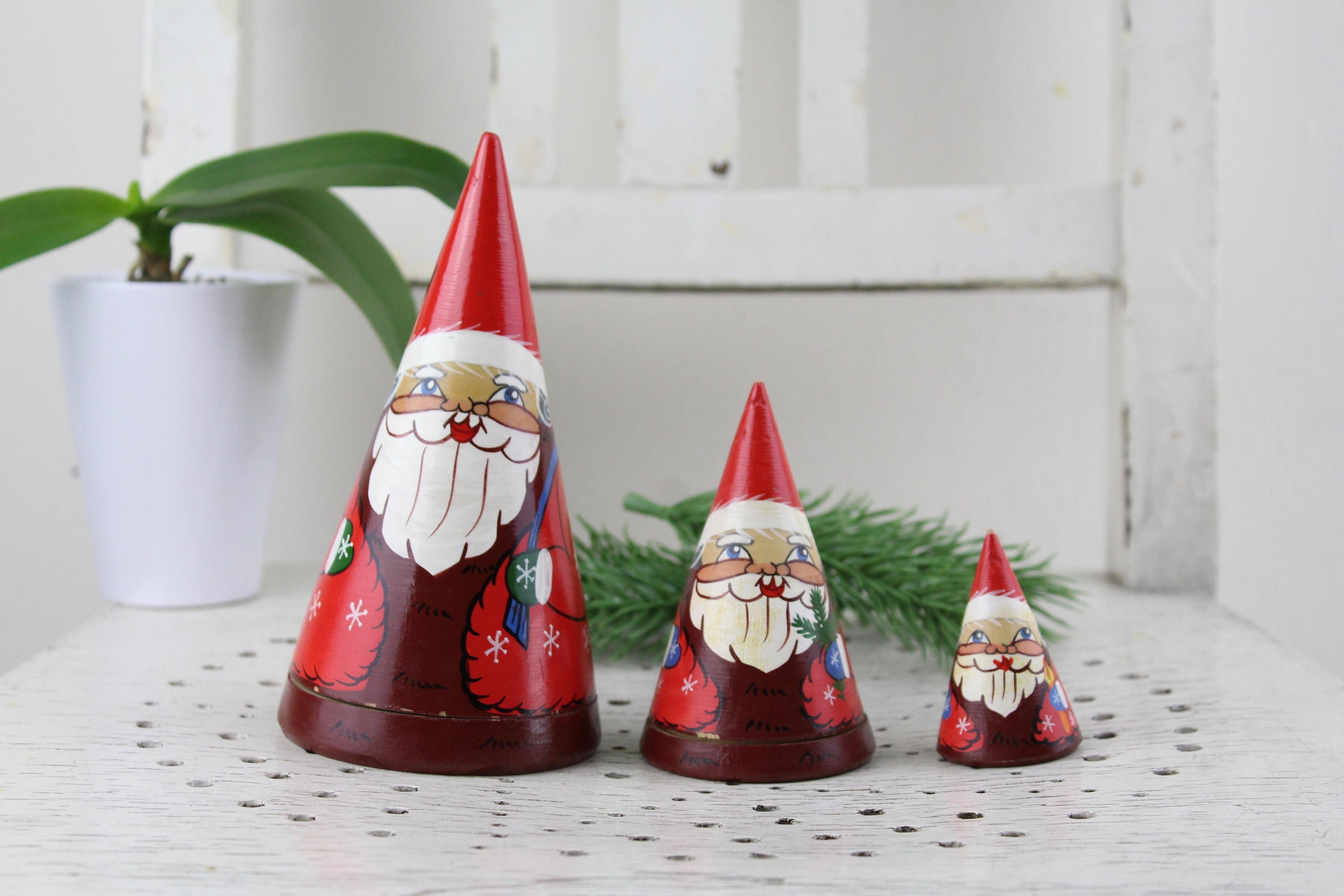 BSTTAI Weihnachtsmann Wackel,Weihnachten Wackelfigur Wackel Figur Kinder  Spielzeug für Büro Schreibtisch Auto Armaturenbrett Dekoration : :  Spielzeug