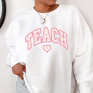 Teach Sweatshirt, Daisy Varsity Teacher Crewneck, Teach Sweatshirt, Cute Teacher Sweatshirt, Cute Teacher Shirt, Teacher gift, Teach Shirt