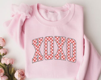 XOXO Sweatshirt, Xoxo Valentine's Day Sweater, Womens Valentine Crewneck, Xoxo Sweater, Varsity Style Retro Valentine Sweatshirt, Vday Top