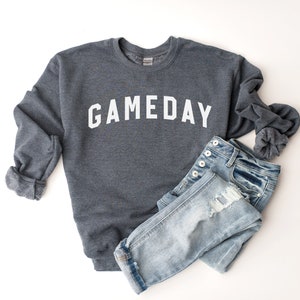 Game Day Outfit ideas * Red and Black Game Day * Vintage L Sweater