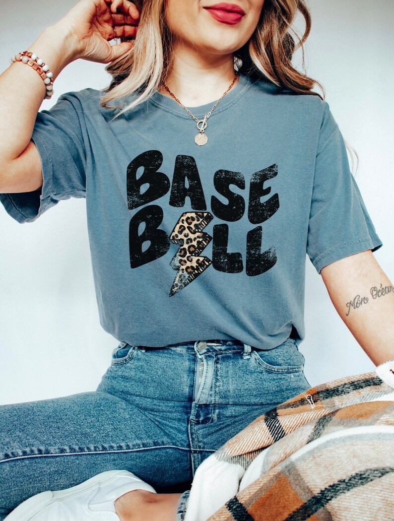 Comfort Colors Baseball Shirt, Womens Baseball Tee, Baseball T-Shirt, Gameday Baseball Tshirt for Women, Womens Baseball Tops, Baseball Tees bild 1