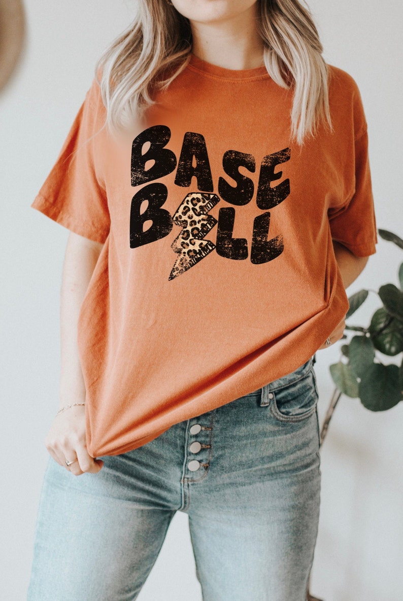 Comfort Colors Baseball Shirt, Womens Baseball Tee, Baseball T-Shirt, Gameday Baseball Tshirt for Women, Womens Baseball Tops, Baseball Tees bild 6