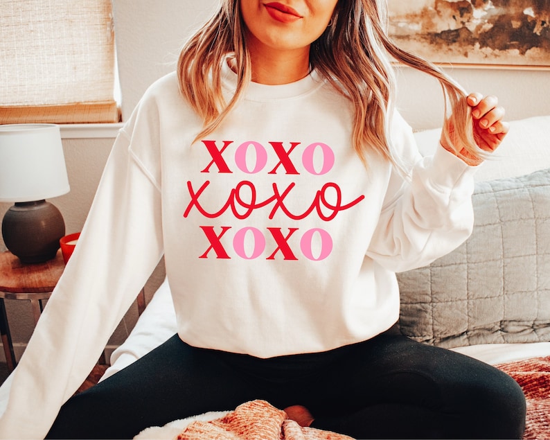 XOXO Valentines Contrast Trim Crew Neck Short Sleeve Sweater