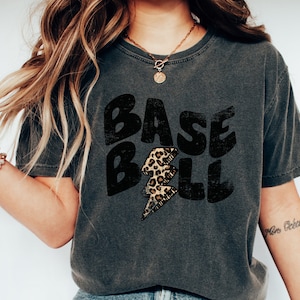 Comfort Colors Baseball Shirt, Womens Baseball Tee, Baseball T-Shirt, Gameday Baseball Tshirt for Women, Womens Baseball Tops, Baseball Tees bild 4