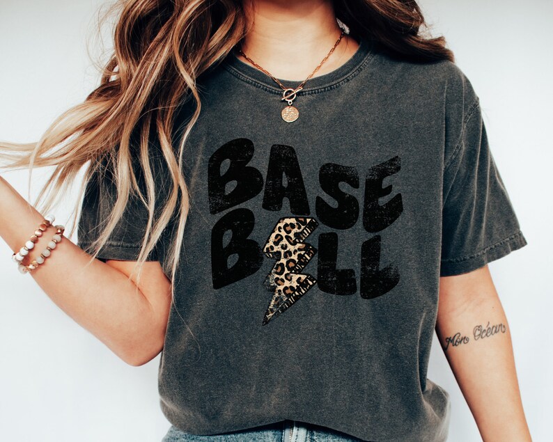 Comfort Colors Baseball Shirt, Womens Baseball Tee, Baseball T-Shirt, Gameday Baseball Tshirt for Women, Womens Baseball Tops, Baseball Tees bild 4