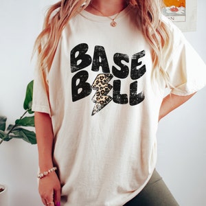 Comfort Colors Baseball Shirt, Womens Baseball Tee, Baseball T-Shirt, Gameday Baseball Tshirt for Women, Womens Baseball Tops, Baseball Tees bild 2