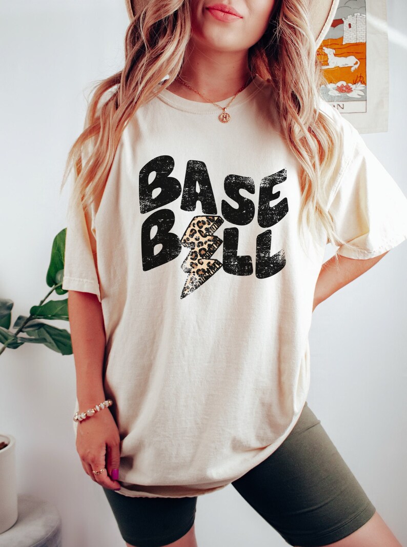 Comfort Colors Baseball Shirt, Womens Baseball Tee, Baseball T-Shirt, Gameday Baseball Tshirt for Women, Womens Baseball Tops, Baseball Tees bild 2