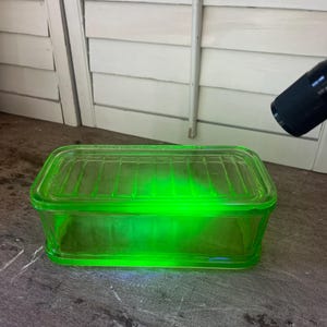 Uranium Vaseline Glass Refrigerator Dish and Lid Glows in black light