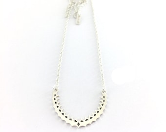 Silver arch necklace