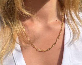 Halsband med gem och kedja i 18 karat guld med vermeilmotiv: Minimalistisk lager-på-lager-teknik
