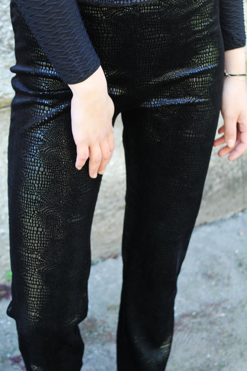 Vintage black snake animal pattern shiny trousers 90s vintage size M