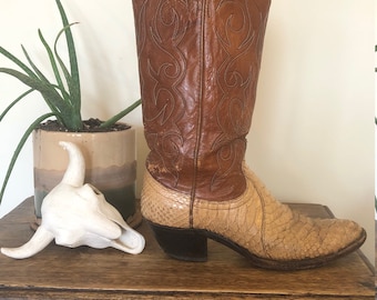 Vintage women's tan snakeskin cowboy boots /Heeled boots/Dan post/Size:6.5/7