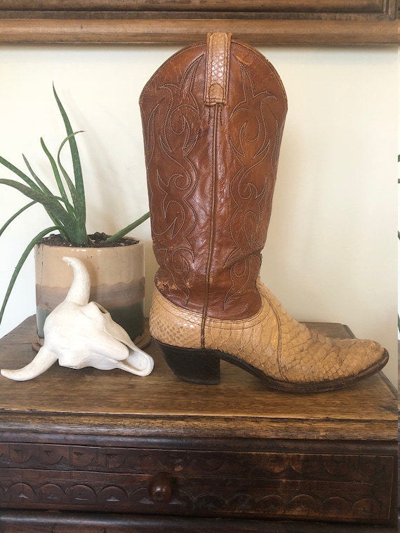 ladies snakeskin cowboy boots