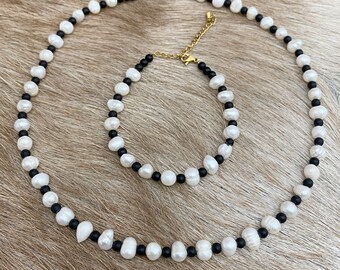 Freshwater Pearl Choker & Bracelet Set