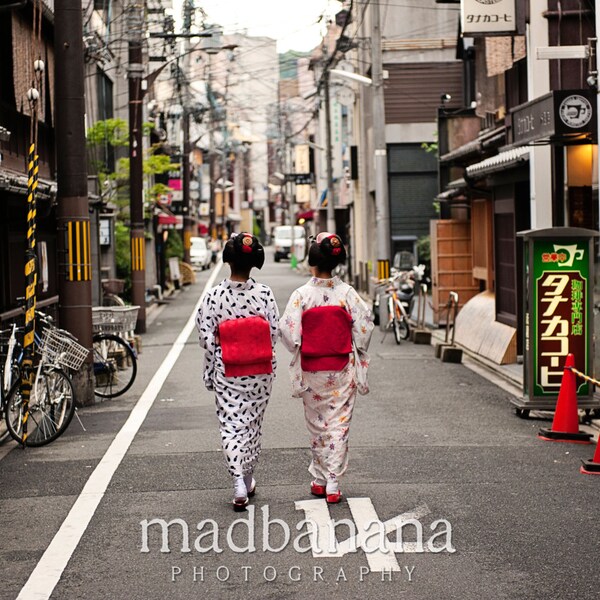 Maiko in Gion Standout Print