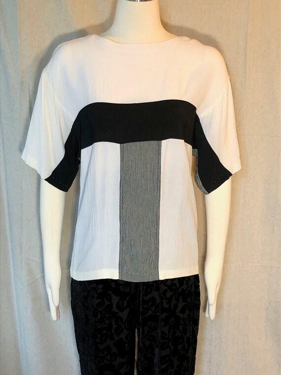 90s White & Black Color Block Crinkle Top M