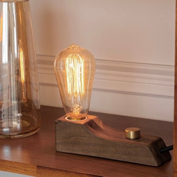 Petite lampe en bois - lampe de bureau vintage avec laiton dimmable - Lampe de table - Cadeau de pendaison de crémaillère - Étiquette personnalisée gratuite