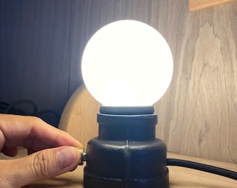 Essential Retro Industrial Desk Lamp – Dimmable Metal Table Lamp with Brass Switch – Unique Small Lamp, Ideal Gift