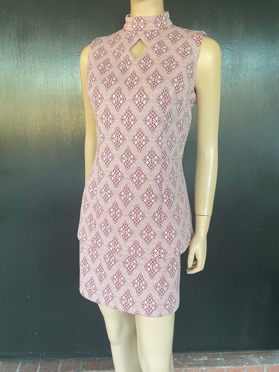 1970s pink and white dress