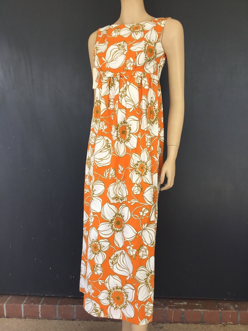 1970s orangewhite floral Hawaiian dress