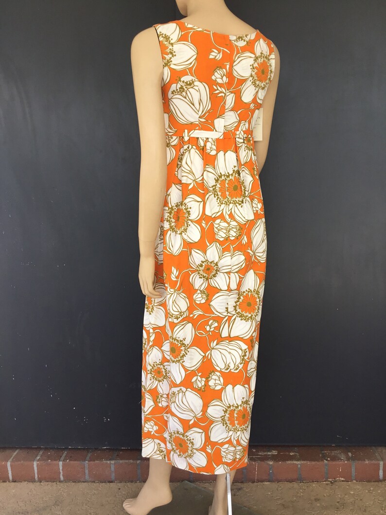 1970s orangewhite floral Hawaiian dress