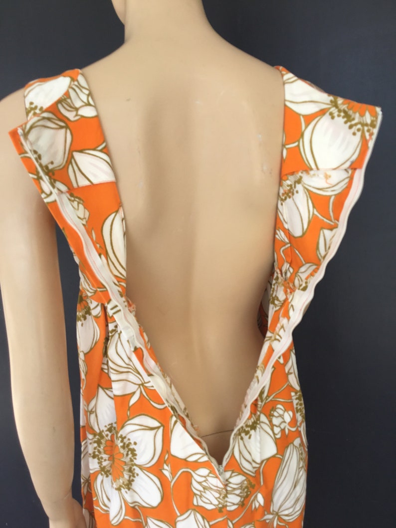 1970s orangewhite floral Hawaiian dress