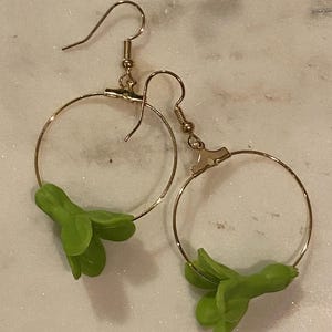 Single Pakalana Flower Hoop Earrings