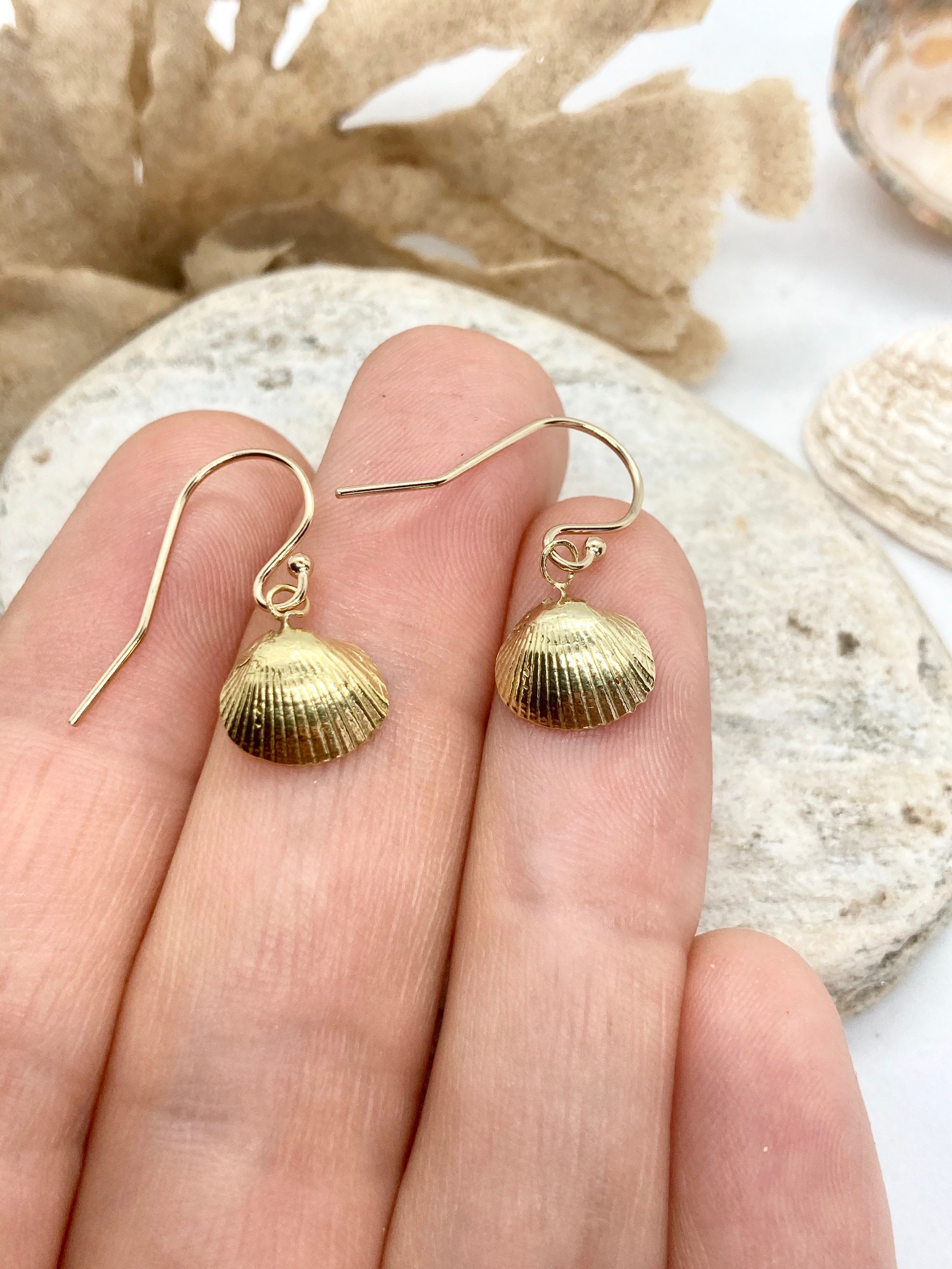 Gold Clam Shell Earrings – Unique Vintage