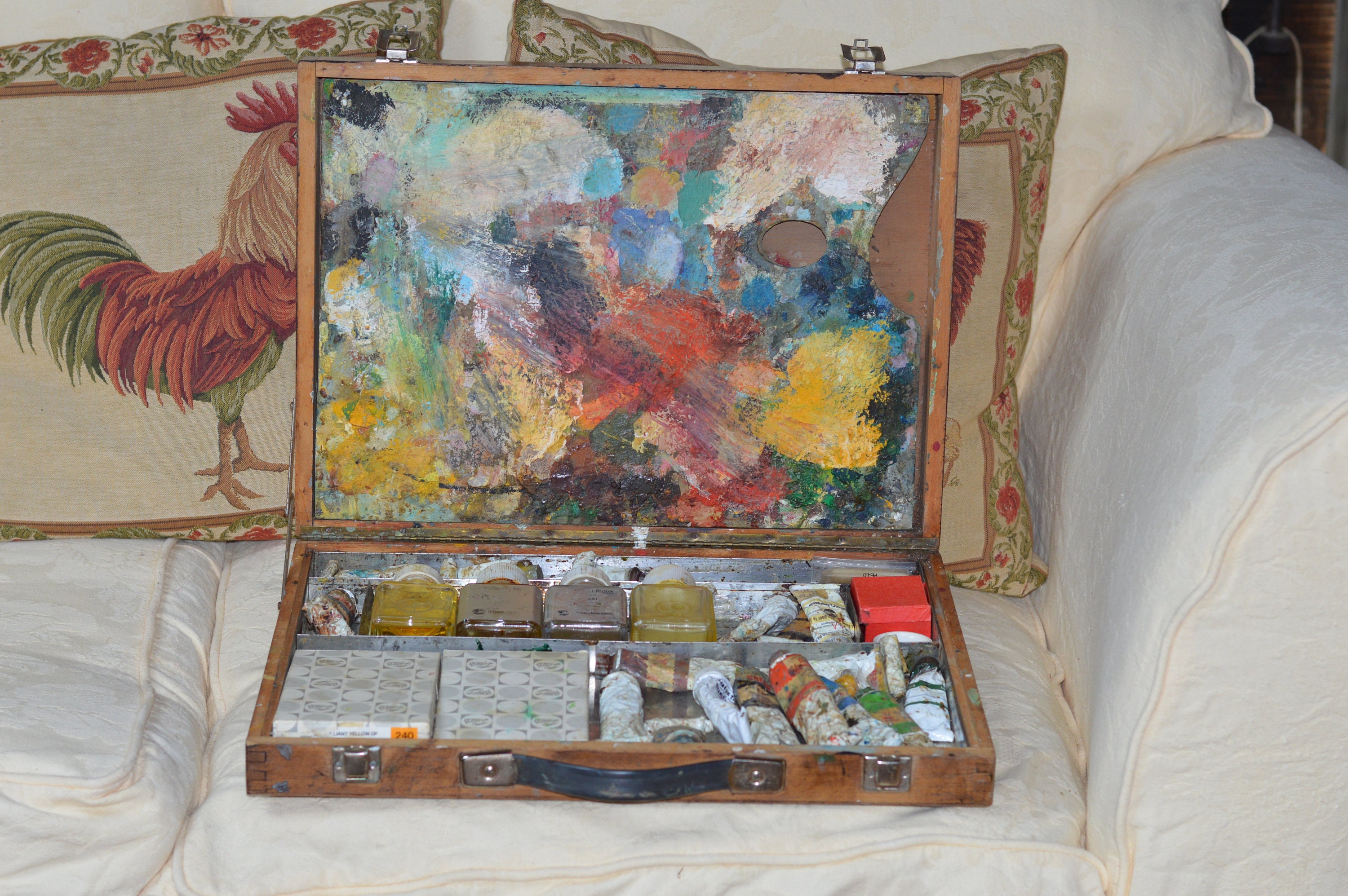 Art Case and Paint Easel, Wooden Art Case With Seasoned Picture