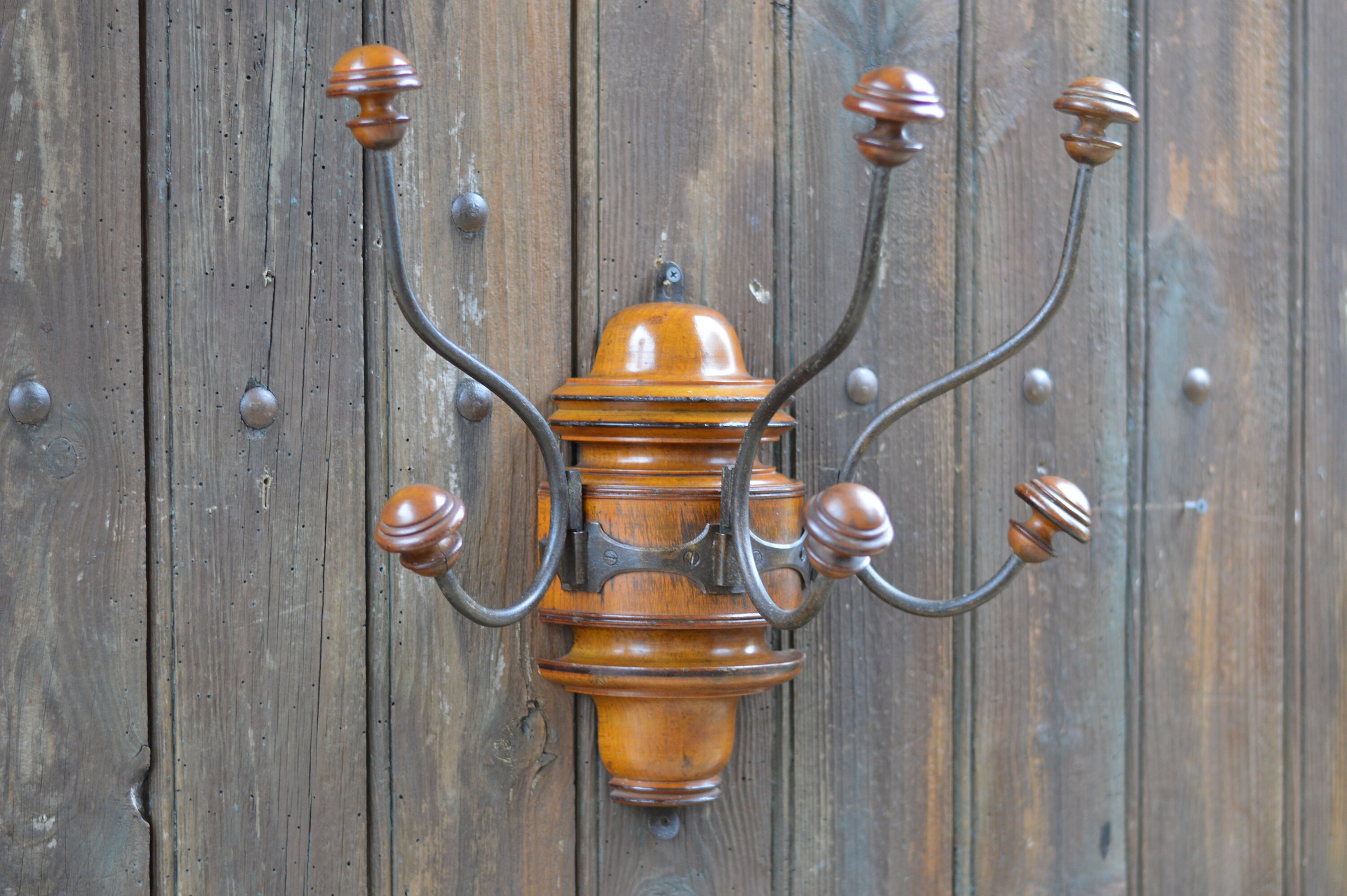 Français Crochets de Manteau et Chapeau Antiques/En Bois Vers 1920 à Détachables Métal Crochets Mura