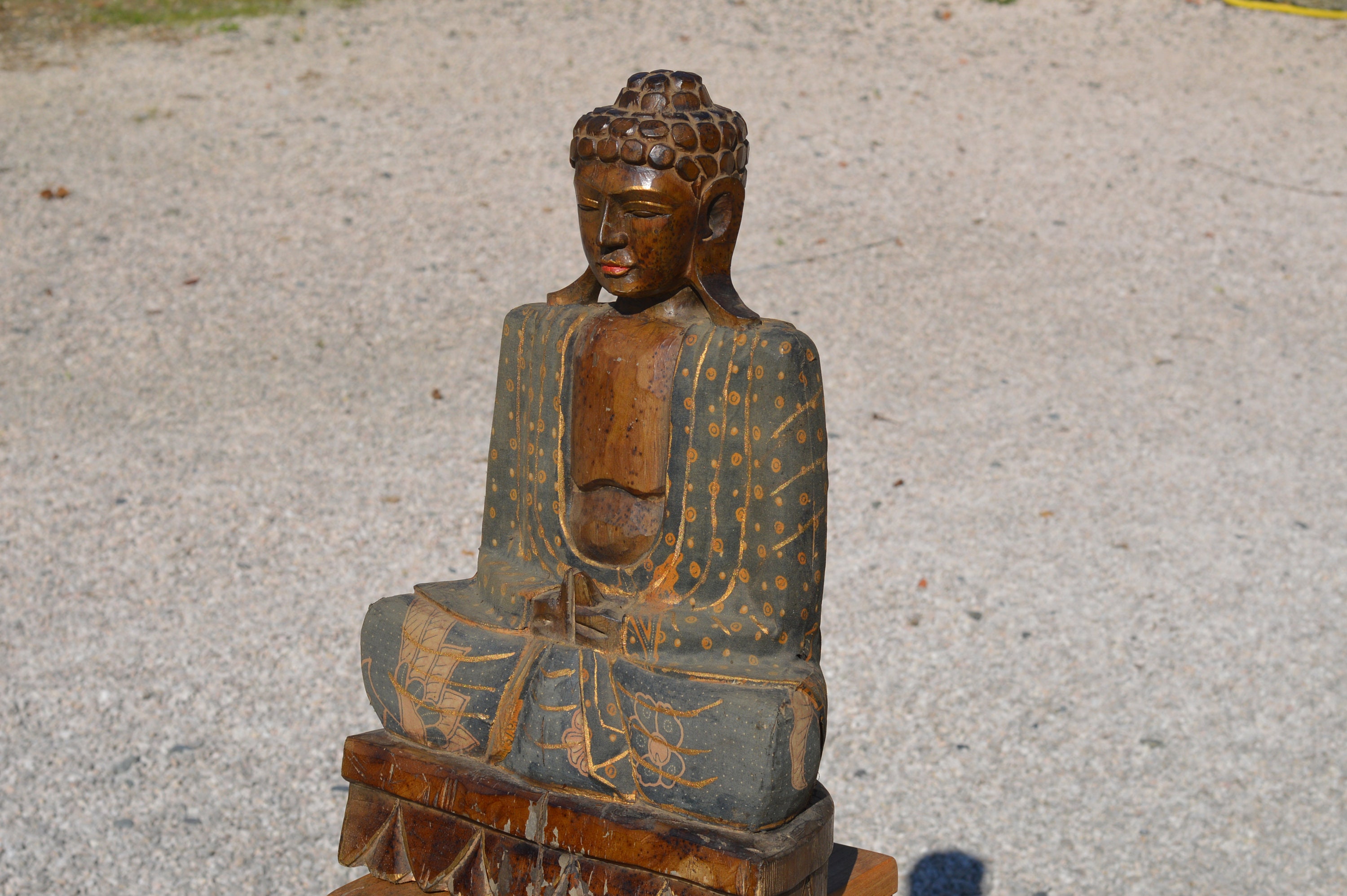 statue de Bouddha en Bois Sculpté Antique et Tissu/Grand Balinais Du 19Ème Siècle Peint à La Main Mé