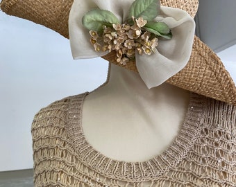 Sombrero vintage de paja color moca con flores de Deborah Rhodes