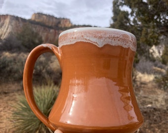 Mug crème orange - Mug fait main unique en son genre en poterie sculptée et jetée à la main