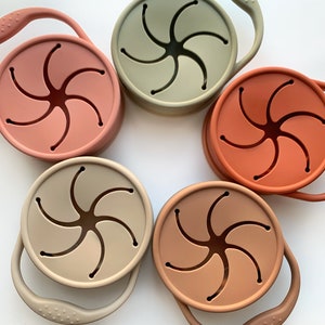 Gummy Chic Foldable Silicone Snack Cup: On-the-Go Munchies
