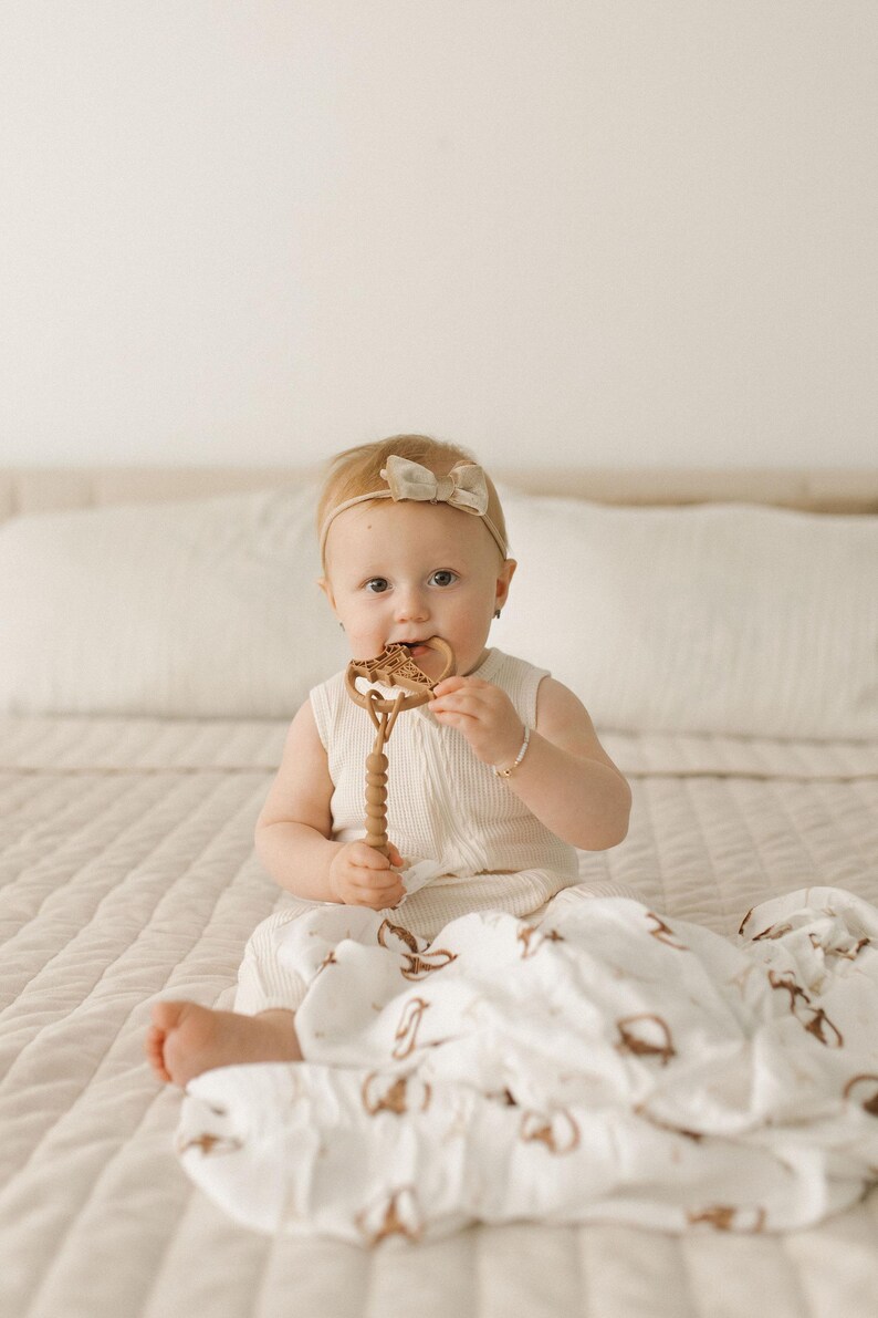 Boho Paris Eiffelturm Silikon Beißring: Babypartygeschenk Bild 8