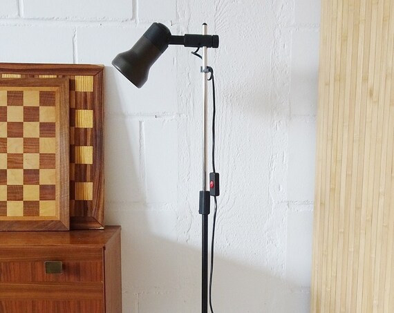 minimalist floor lamp in black brown, height-adjustable floor lamp