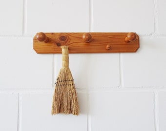 Vintage wall-mounted coat rack from the 1970s, solid pine, 50 cm coat rail with 5 hooks, mid-century hallway coat rack, honey-colored