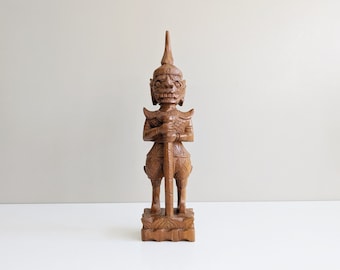 Houten figuur vintage, Thaise tempelwachter, gesneden teakhouten figuur